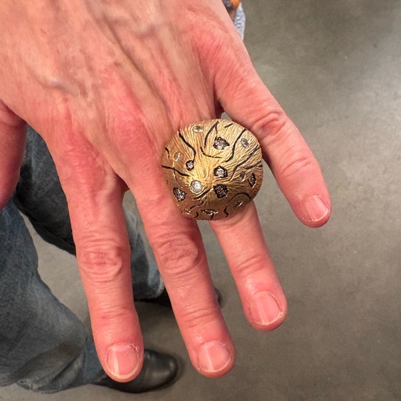 Vintage Mushroom Dome Ring Gold Tone 1960s - 70s Brutalist Era Style size 4.5-5 - Picture 8 of 9